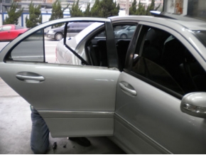 側邊車窗施工前